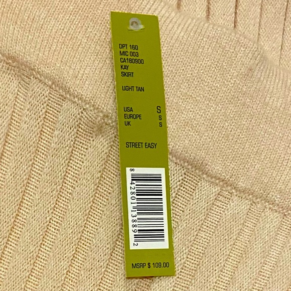 🖤Gianni Bini🖤Kay Accordion Pleated A-LineSkirt🖤 - Picture 4 of 7